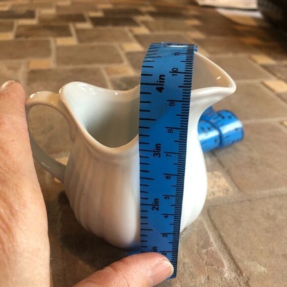 White Ceramic Creamer and Sugar Set Verdici Design - Picture 8 of 8